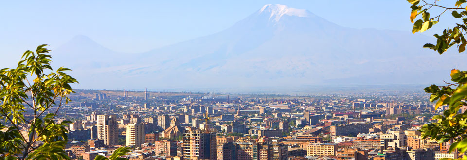 Utsikt över Jerevan med berget Ararat i bakgrunden.